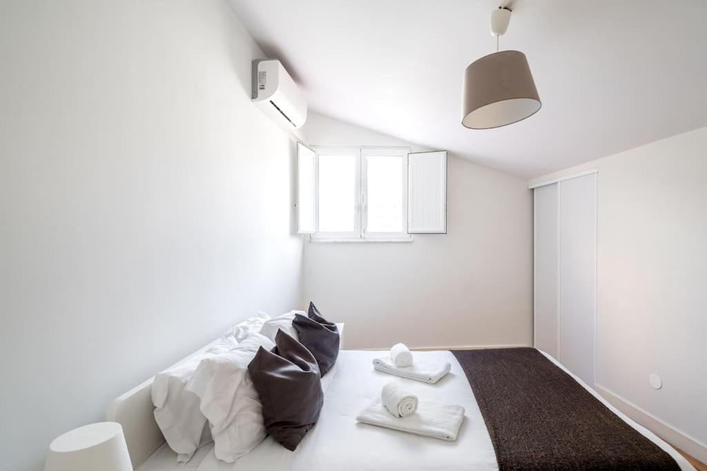 Cozy Ground Floor Studio With Ac And Loft Bedroom Lisboa Extérieur photo