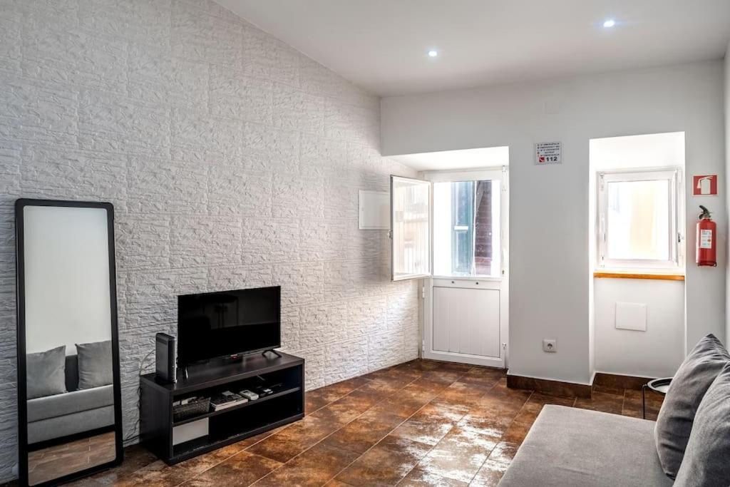 Cozy Ground Floor Studio With Ac And Loft Bedroom Lisboa Extérieur photo