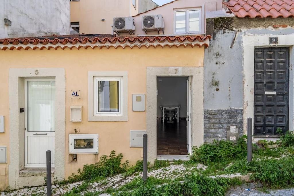 Cozy Ground Floor Studio With Ac And Loft Bedroom Lisboa Extérieur photo